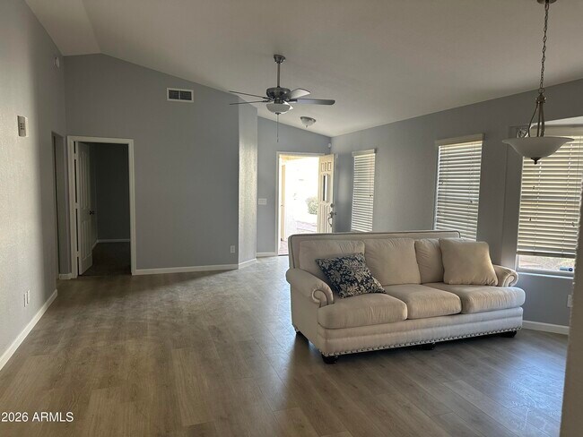 Foto del edificio - 24839 N 40th Ave