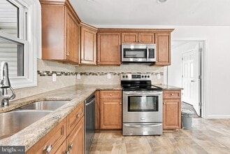 Building Photo - 2 Barnwell Dr