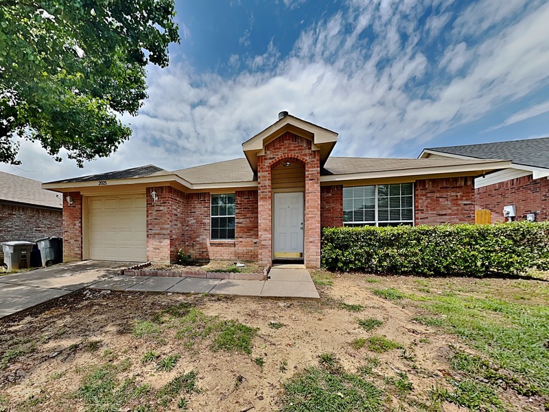 Foto principal - 2025 Hollow Creek Dr