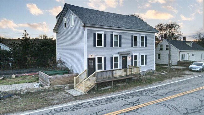 Building Photo - 193 Shannock Village Rd