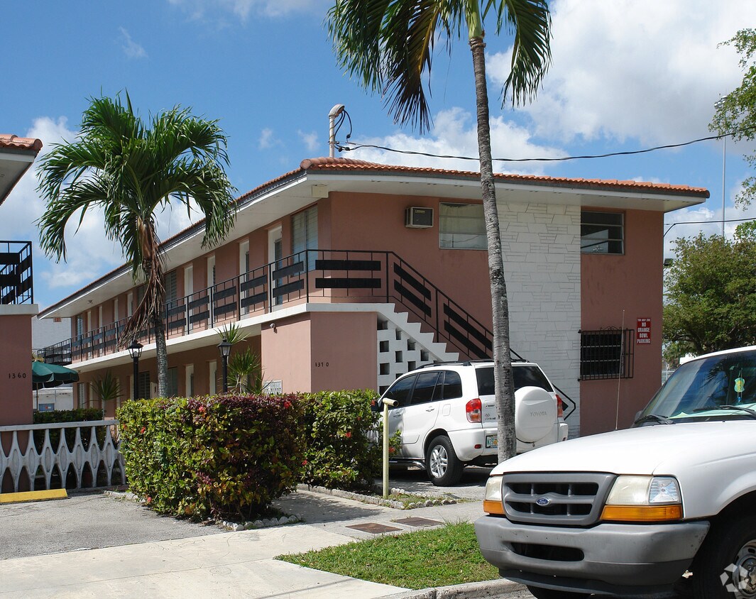 Building Photo - 1370 NW 5th St
