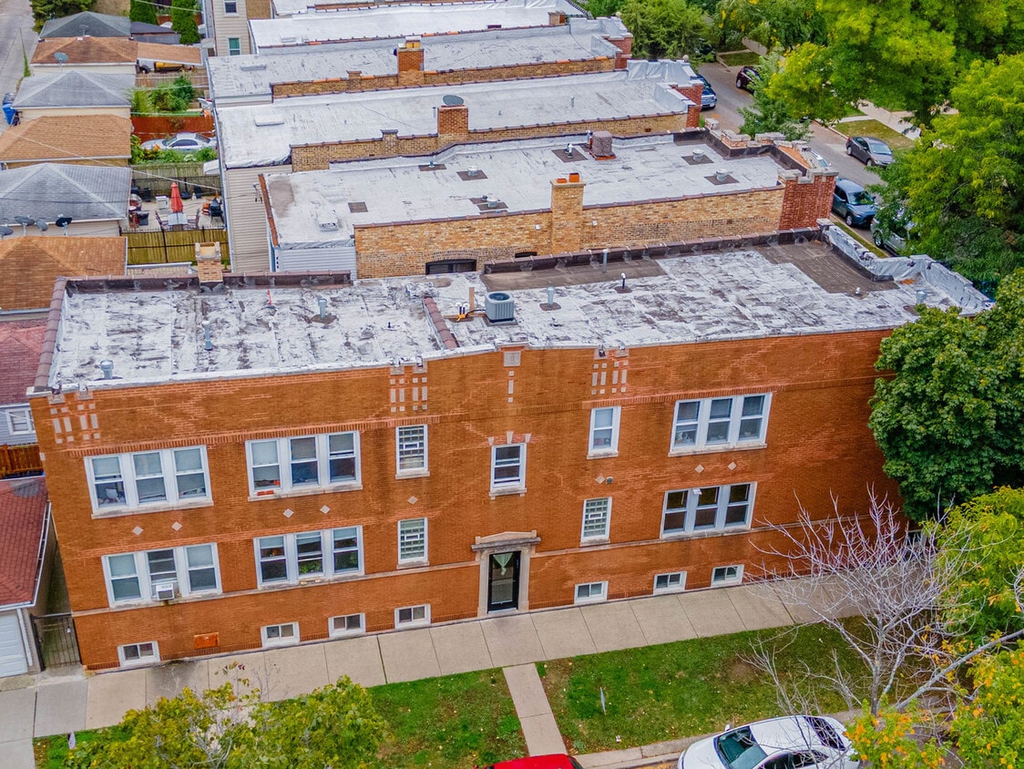 Primary Photo - 3815 W Roscoe St