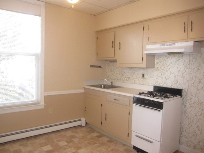 Interior Photo - 21 E Barbour St