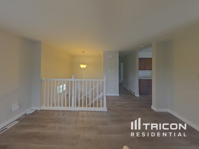 Building Photo - 1515 Saratoga Dr