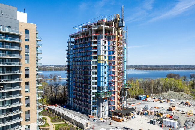 Building Photo - Petrie's Landing Tower III