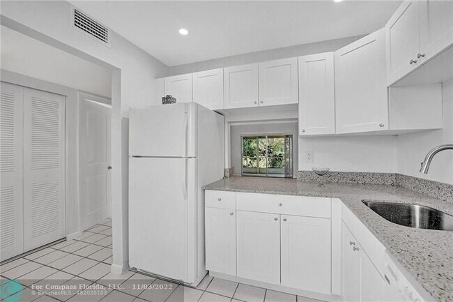 Building Photo - 7605 NW 5th Pl