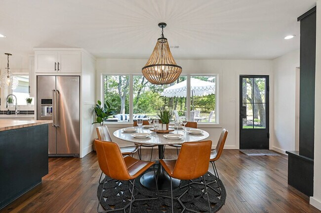 Foto del edificio - 8495 Turkey Creek Rd