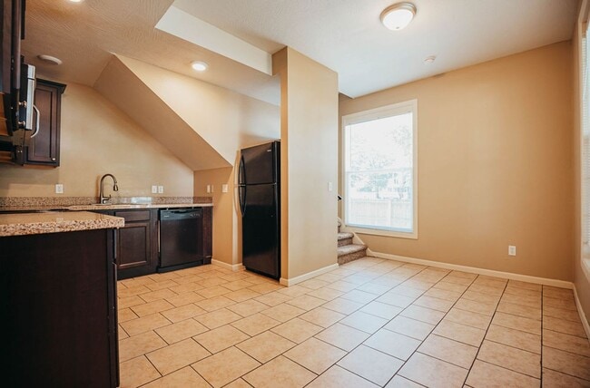 Foto del edificio - 512 S Main Ave