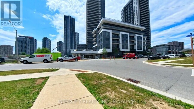 Building Photo - 5105-5105 Hurontario St