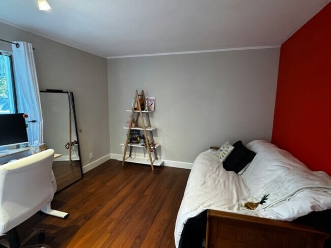 Building Photo - 2 Bed 2 Bath Available NOW!!! 1 Car Garage...