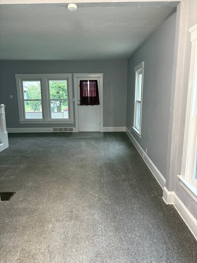 Building Photo - 128 Marseilles Ave
