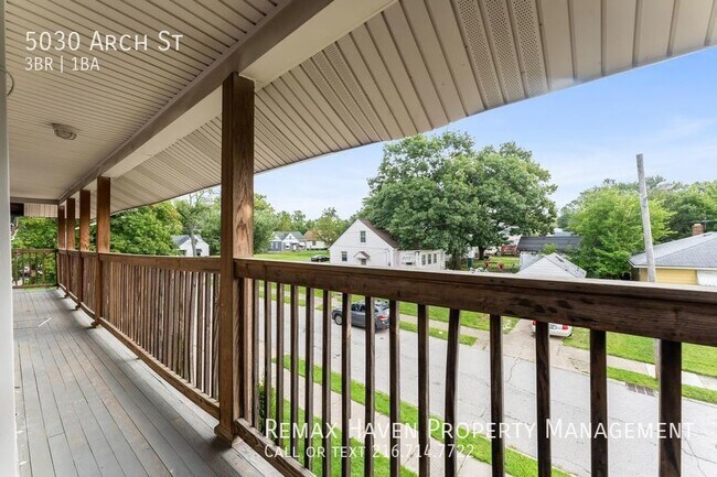 Building Photo - 5030 Arch St. UP, Maple Heights - Spacious...