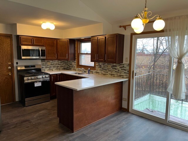 Building Photo - 6146 N Melvina Ave