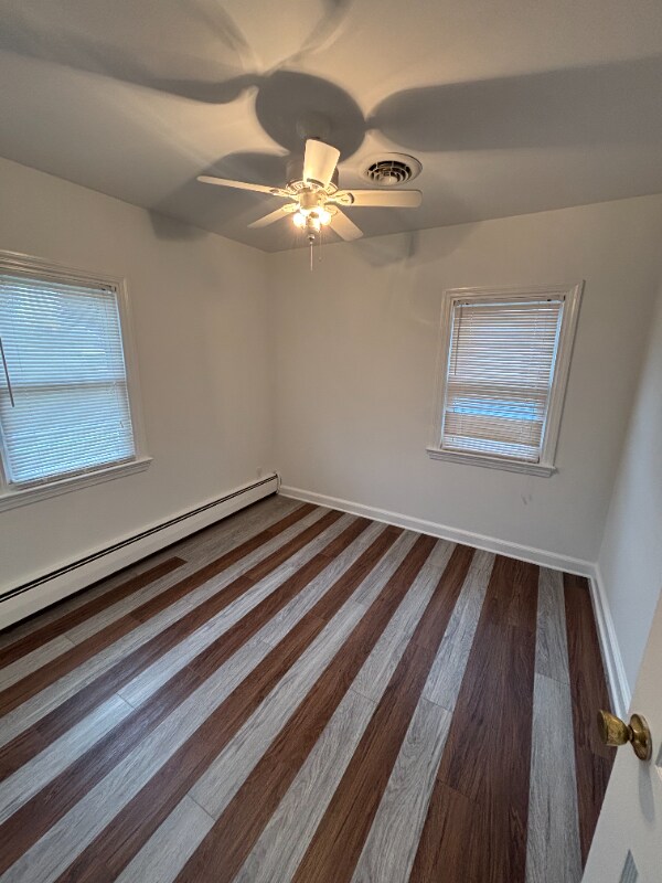 Foto del edificio - 319 Holly Ct