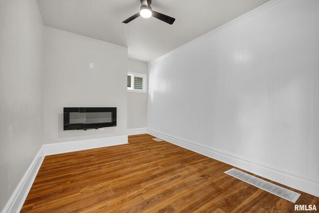 Building Photo - 1611 W Barker Ave