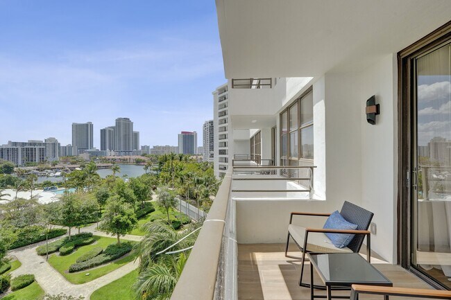 Foto del edificio - 600 Three Islands Boulevard