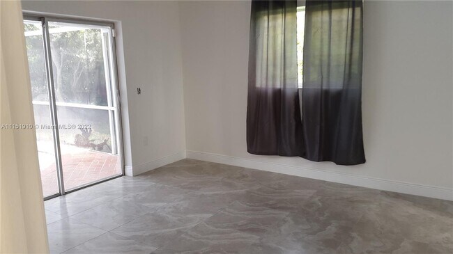 Foto del edificio - 2325 NE 195th St
