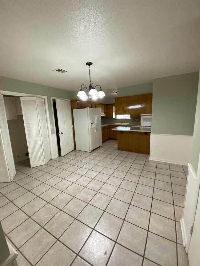Building Photo - 1328 SW 83rd St