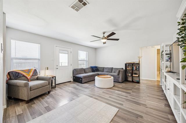 Foto del edificio - 3810 Wolf Creek Ln