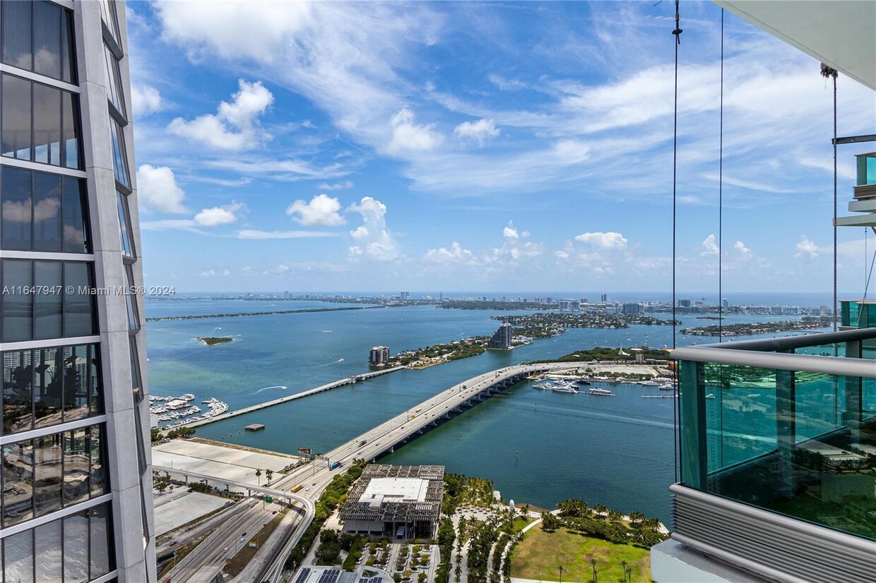 Foto principal - 900 Biscayne Blvd