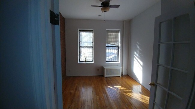 Foto del edificio - 493 Park Pl