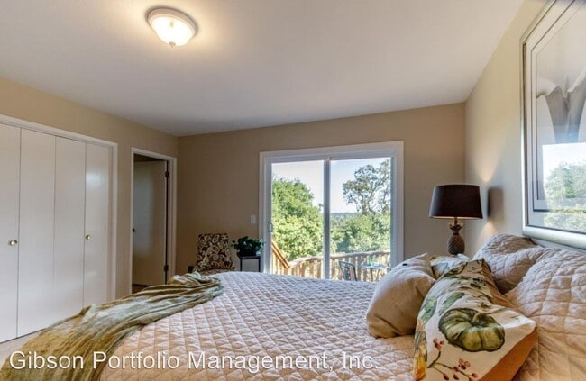 Building Photo - 4 br, 2.5 bath House - 743 Upland Road