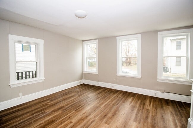 Foto del edificio - 2947 E 57th St