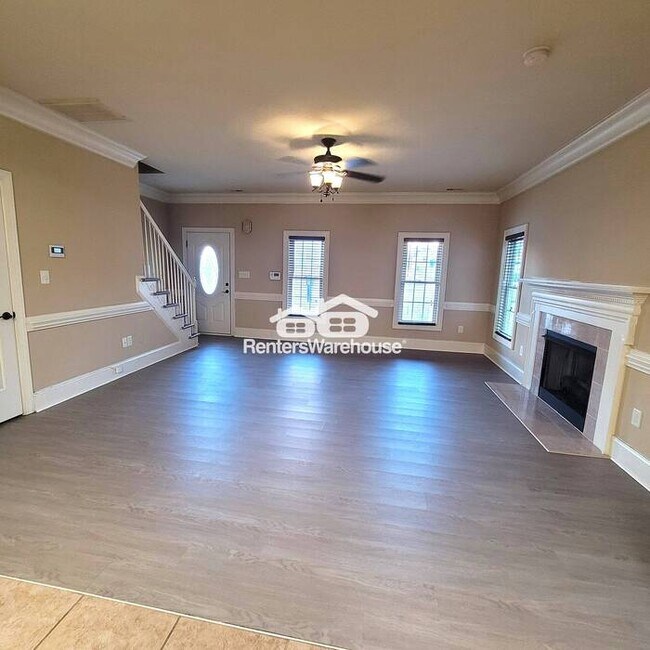 Building Photo - Lovely 4 bedroom!!