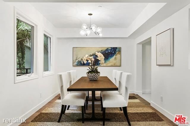 Foto del edificio - 325 Arnaz Dr
