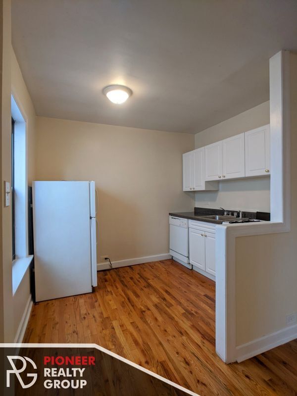 Building Photo - 1347 N Dearborn St