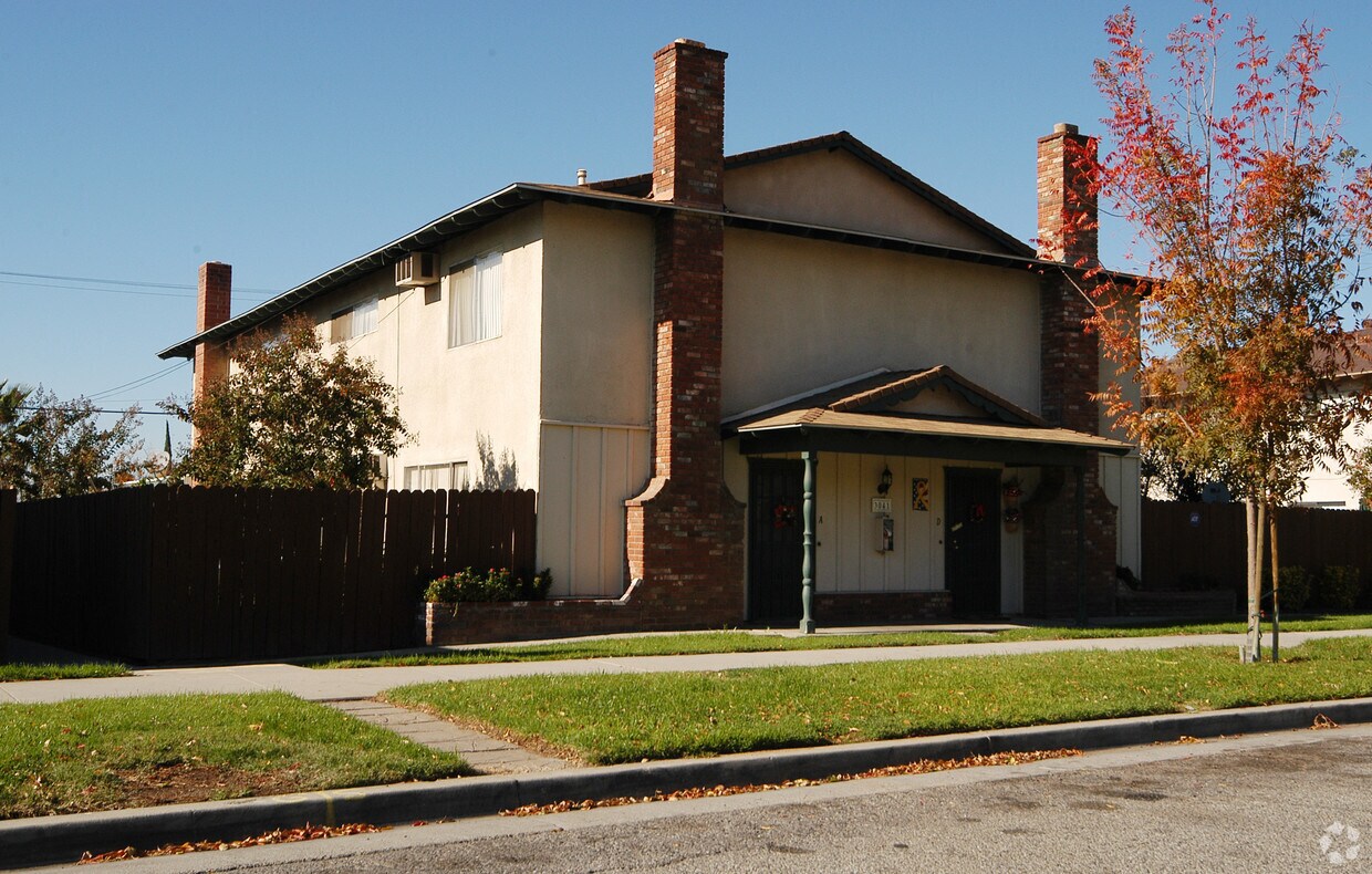 Building Photo - 3041 Elgin Dr