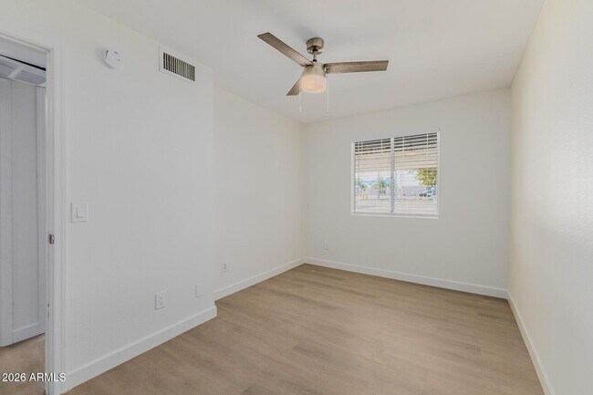 Foto del edificio - 936 W Rio Salado Pkwy