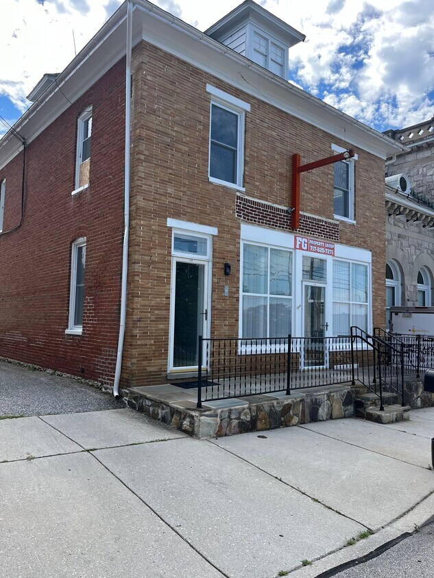Primary Photo - 17 N Main St