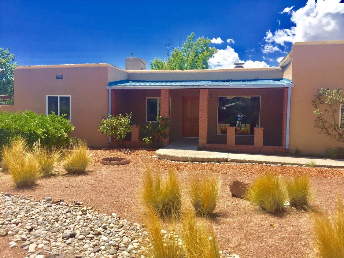 Foto principal - 424 Gavilan Pl NW