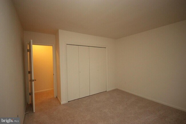 Building Photo - 4045 Vacation Ln