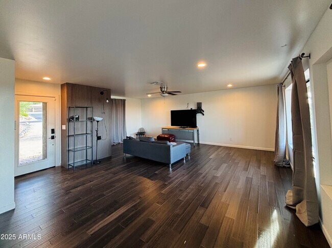 Foto del edificio - 1750 W Pearce Rd