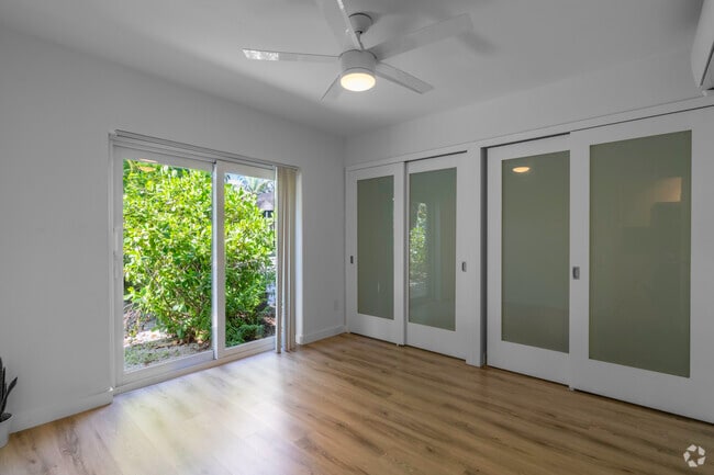 1BR, 1BA - 415SF - Bedroom - Palm Plaza Apartments