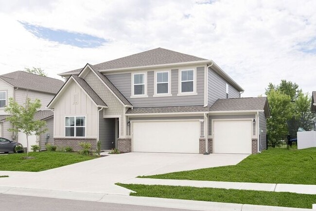 Foto del edificio - Like New 5 Bedroom 3 Full Bath With Fenced...