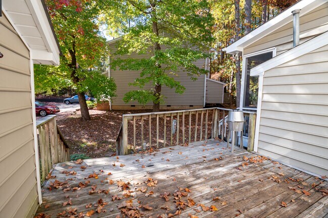 Foto del edificio - A must see 2 BEDROOM Townhome ! Convenient...