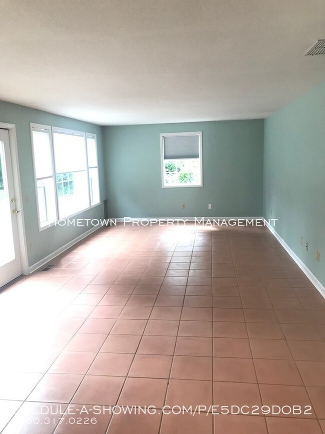 Building Photo - Beautiful Ward Lake Heights Home