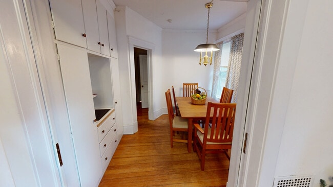 Building Photo - 1322 S Forest Ave