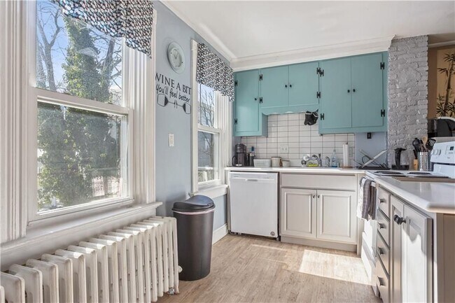 Building Photo - 35 Brewer St