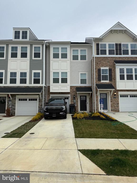 Foto principal - 11075 Corvin Pl