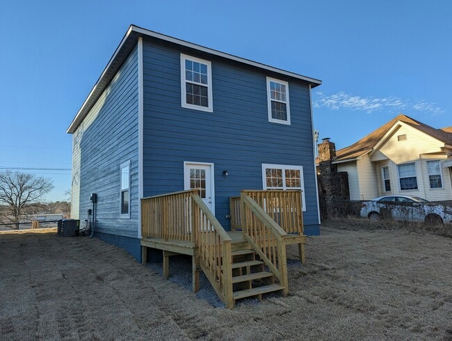 Building Photo - 137 S Bluff Ave