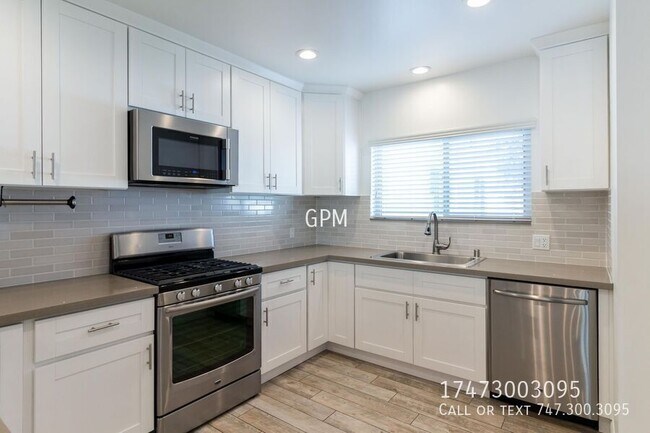 Building Photo - 917 Monterey Rd