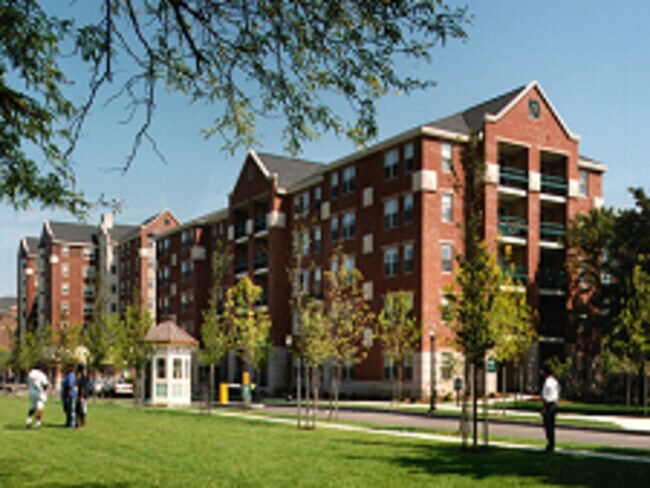 Foto del edificio - 28 Oyster Bay Rd