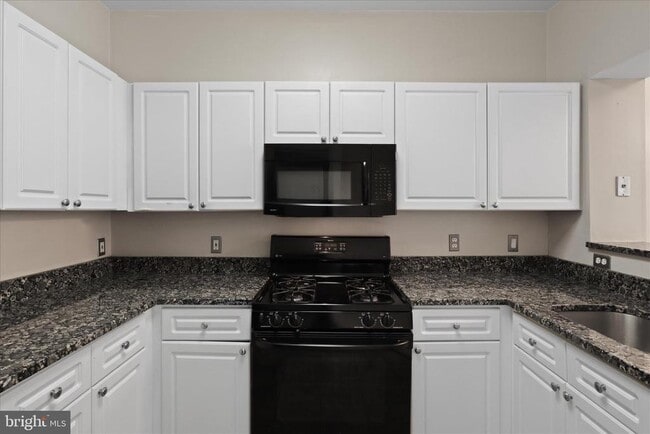 Building Photo - 12909 Alton Square