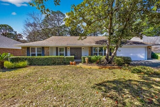 Building Photo - 1140 Troon Dr E