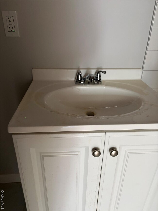 Building Photo - 8 Charles Ln