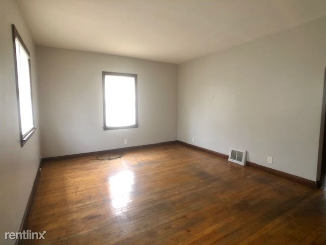 Building Photo - 2 br, 1 bath House - 947 Burger Ave